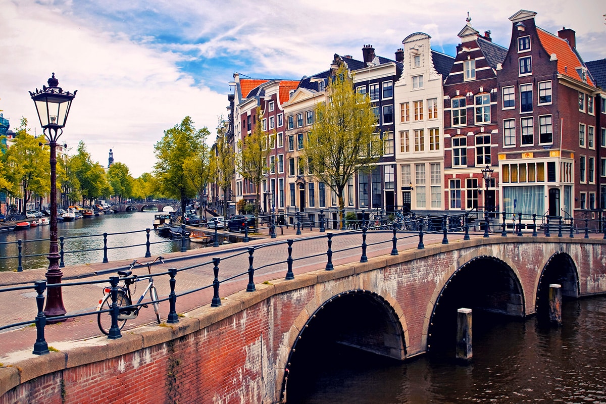 Amsterdam Travel Guide