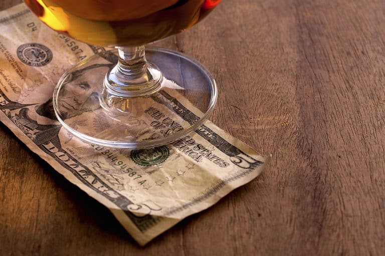 Should I Tip In The Dominican Republic The Complete Tipping Etiquette Guide